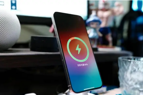 商南苹果15换屏服务分享用什么充电器给iPhone15充电更好 